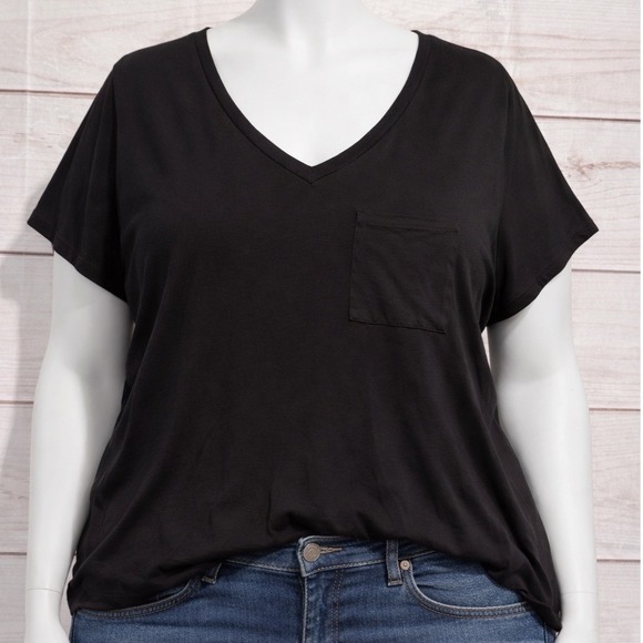 Ady P Tops - Ady P Size 1X‎ Women's Black Short Sleeve T-shirt With Front Pocket Shirttail
